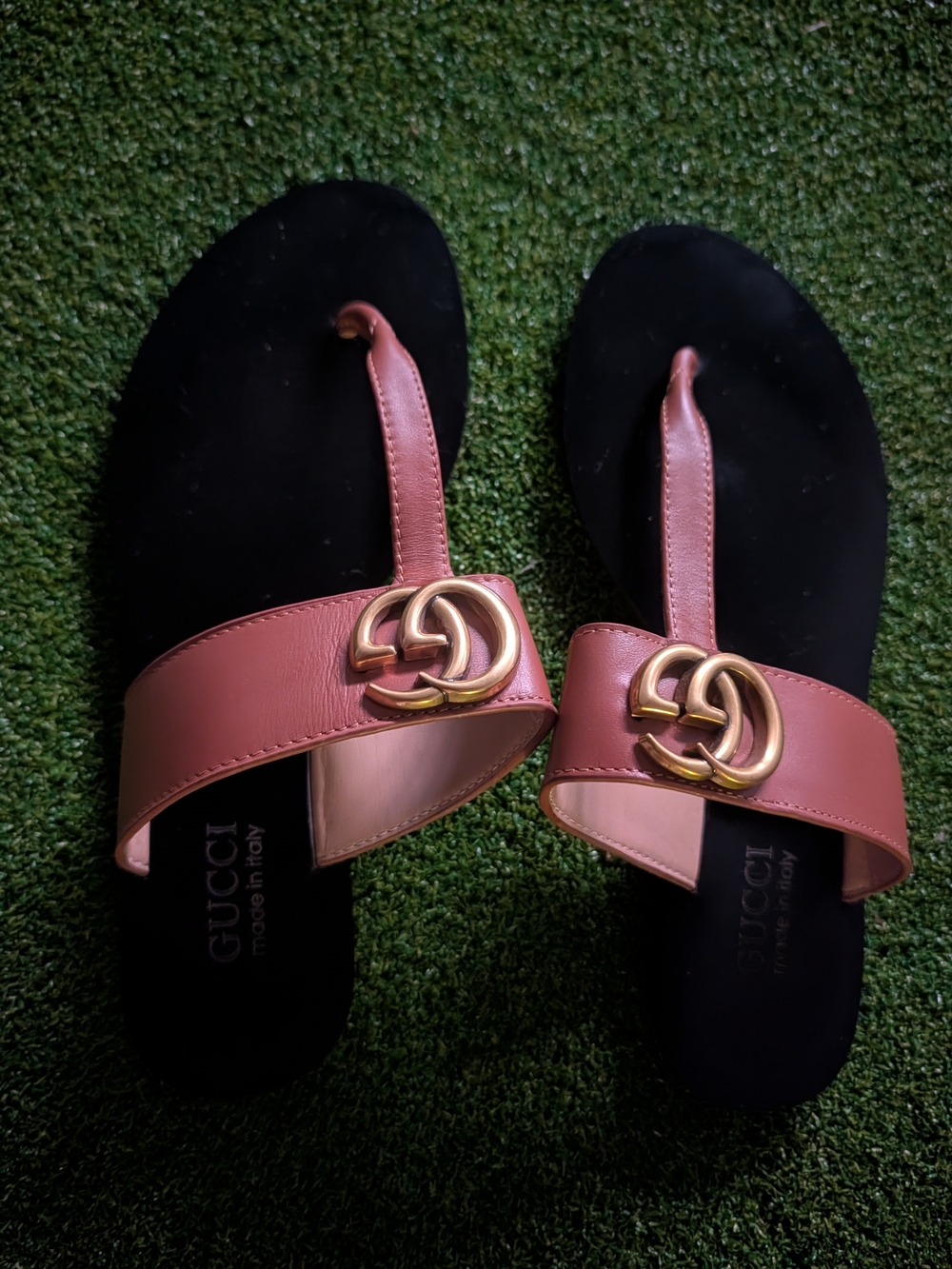 Gucci Rose Leather Thong Sandals with Gold Double-G